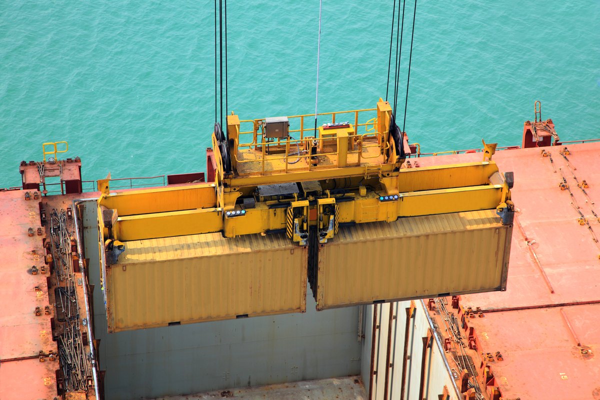 Container operation in port series